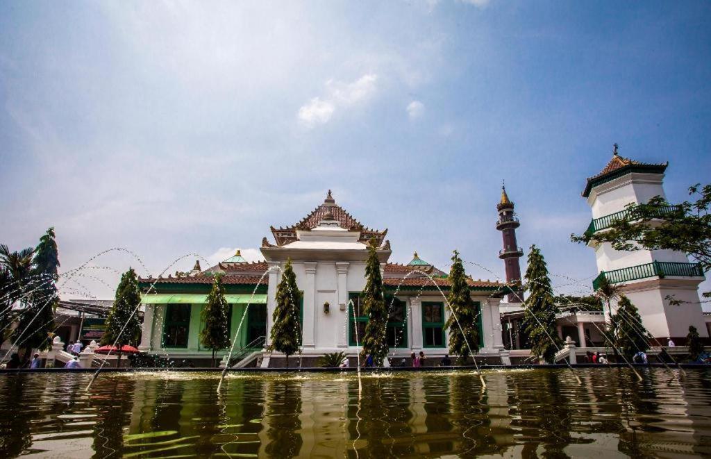 Monoloog Hotel Palembang Buitenkant foto