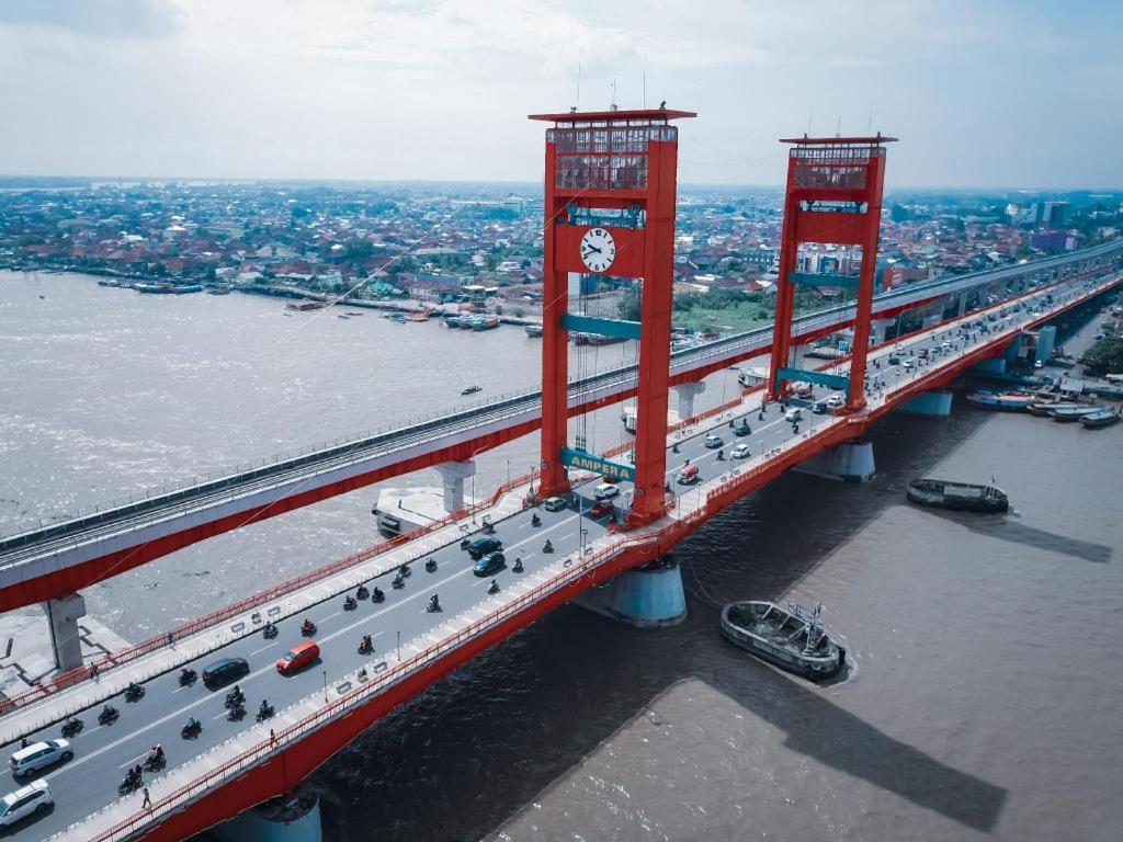 Monoloog Hotel Palembang Buitenkant foto