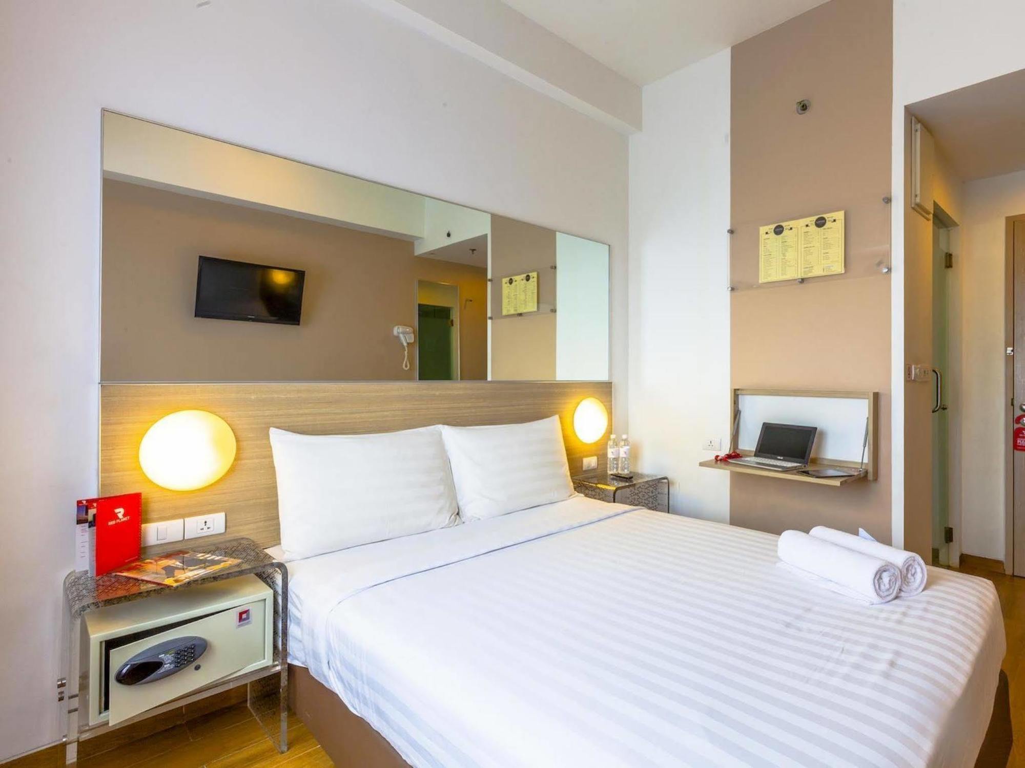 Monoloog Hotel Palembang Buitenkant foto